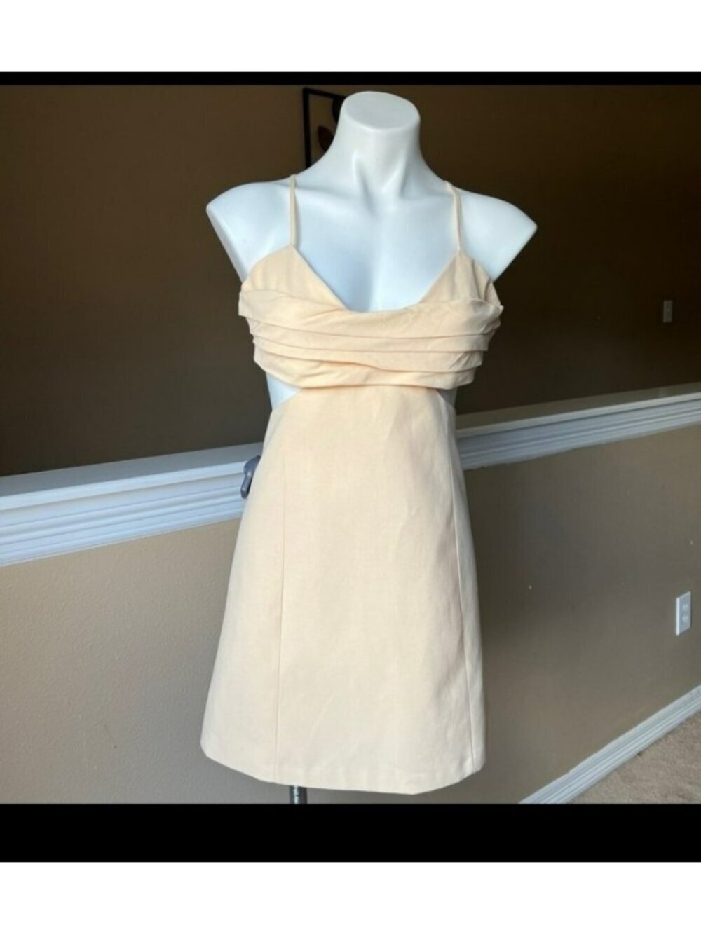 Zara Cut OUT LINEN BLEND DRESS 4688/325 SS22 M Dress made of linen blend fabric.